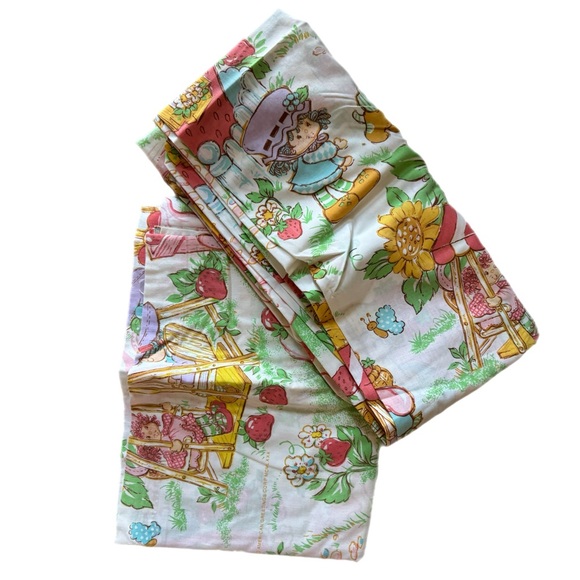 Vintage Strawberry Shortcake Bedroom Set Lamp Curtains Bed Spread Twin Sheets - Picture 12 of 16
